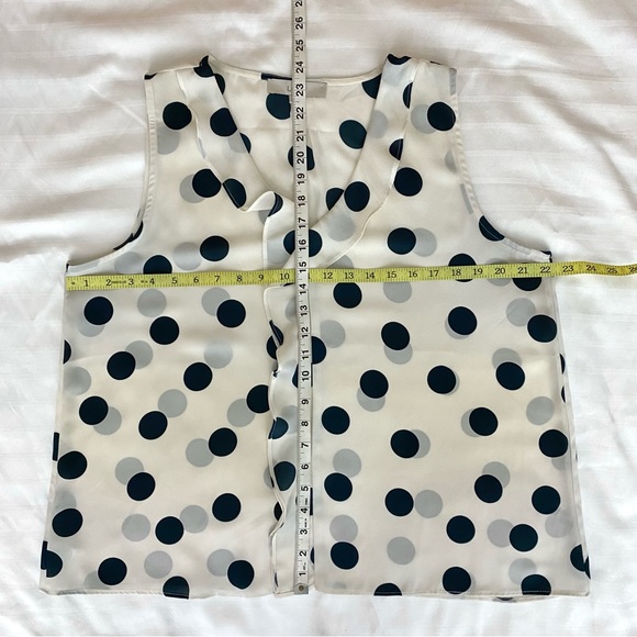 Ann Taylor LOFT Polka Dot Sleeveless Blouse Ruffle V-Neck Ivory & Blue L - Picture 9 of 9